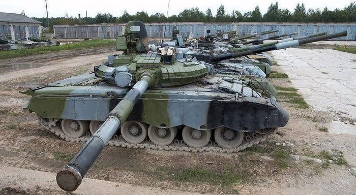 T-80BV vẫn sử dụng pháo chính 2A46 125 mm có khả năng phóng tên lửa chống tăng qua nòng pháo. Pháo 2A46 kết hợp với hệ thống điều khiển hỏa lực mới cho phép bắn chính xác ngay phát đạn đầu tiên.