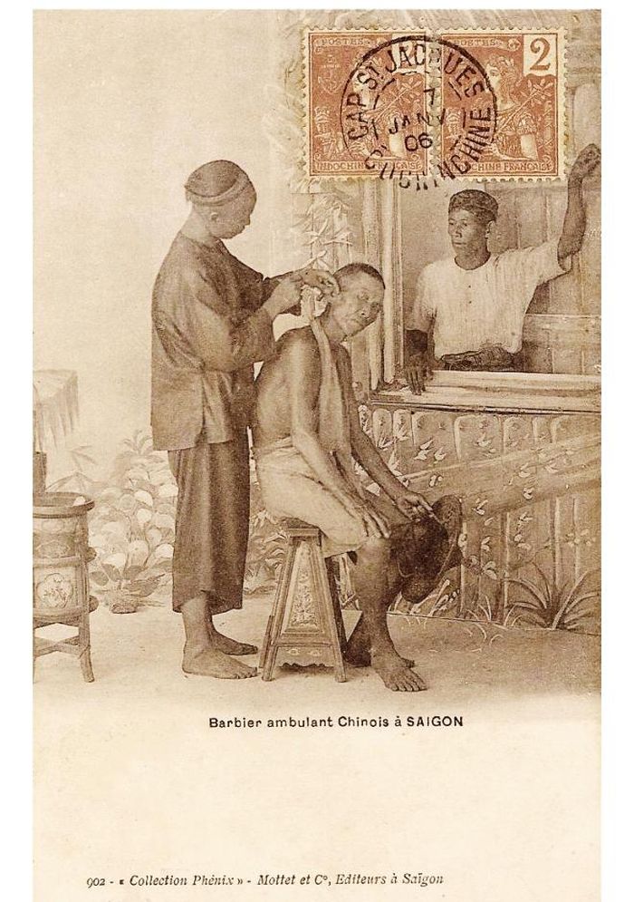 Bưu ảnh (1906) người Hoa ở Sài Gòn lấy ráy tai
