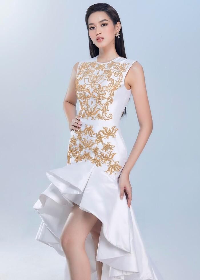 Từ đầu cuộc thi đến nay, Đỗ Thị Hà mỗi khi xuất hiện chưa bao giờ khiến người hâm mộ phải thất vọng về ngoại hình cũng như về váy áo của mình.