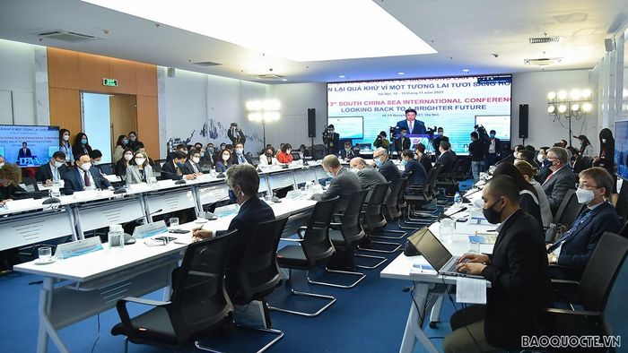 Phiên khai mạc Hội thảo quốc tế về Biển Đông “Nhìn lại quá khứ vì một tương lai tươi sáng hơn”, ngày 18/11/2021 tại điểm cầu Hà Nội. (Ảnh: Tuấn Anh)