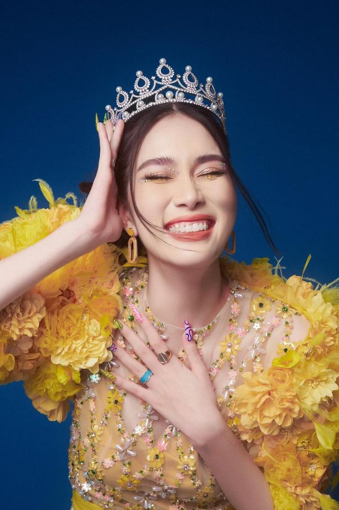 Bước chuyển mình phong cách của Phương Anh khi diện đồ cá tính, khoe chân dài khiến fans sắc đẹp bất ngờ.