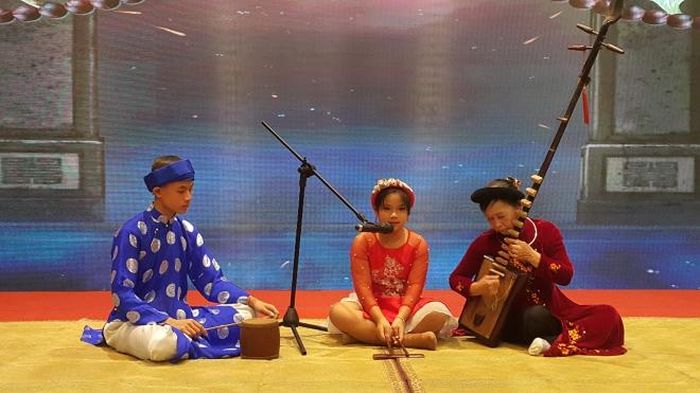 Đào nương Nguyễn Thị Như Quỳnh trình diễn hát nói "Thông minh nhất nam tử và Hàn Tín". Ảnh: Đinh Thuận - TTXVN