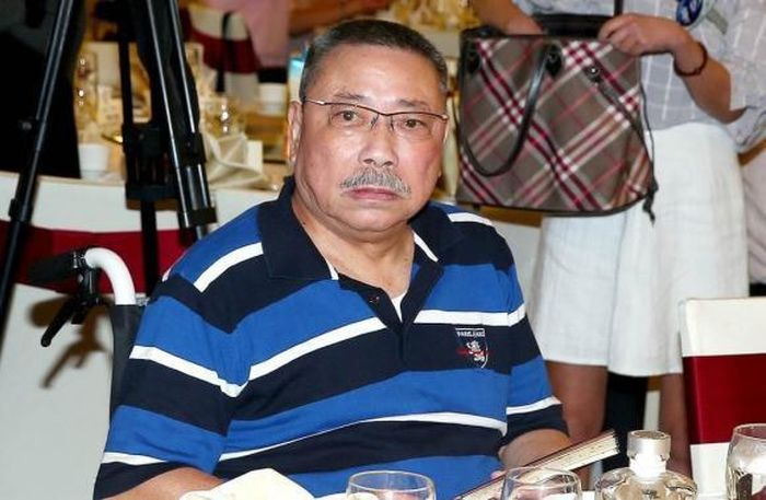 Trần Tùng Dũng đóng cùng Châu Nhuận Phát. Những năm cuối đời ông phải ngồi xe lăn. Ảnh: HK01.