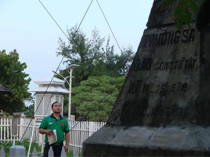 Trạm khí tượng và hải văn Song Tử Tây trước thời điểm bão đổ bộ. Ảnh do Tổng cục khí tượng - thủy văn cung cấp