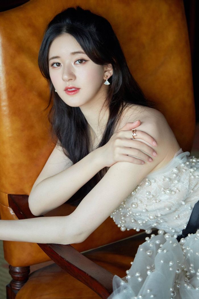 Lưu Hạo Tồn và Triệu Lộ Tư nhiều lần bị chỉ trích vì được lăng xê quá đà so với thực lực, danh tiếng. Ảnh: Sina.