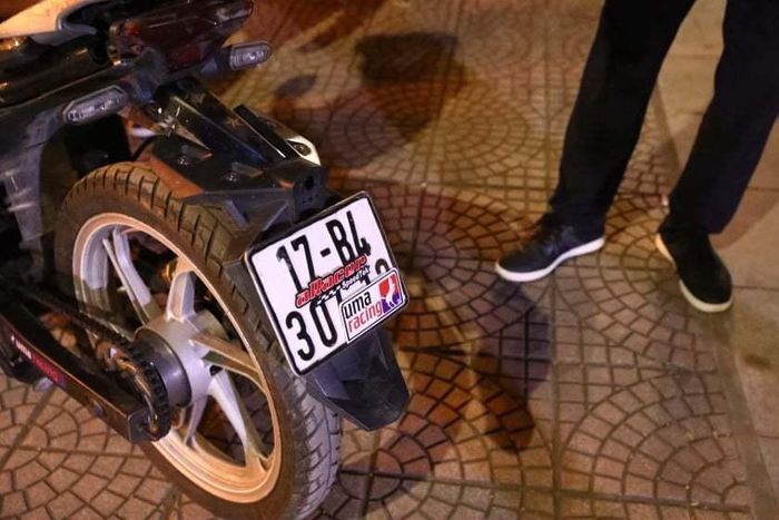 Một số "quái xế" có hành vi che biển số để gây khó khăn trong quá trình kiểm tra, kiểm soát của lực lượng chức năng. 
