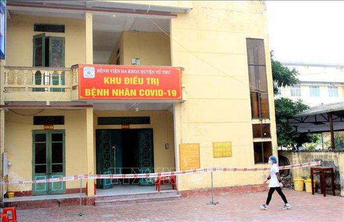 Khu điều trị bệnh nhân COVID-19 của Bệnh viện đa khoa huyện Vũ Thư. Ảnh: Thế Duyệt/TTXVN