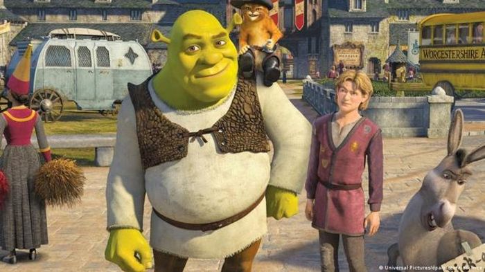 Ngoài vai trò đạo diễn, Spielberg còn sản xuất nhiều phim, trong đó có loạt phim hoạt hình ăn khách “Shrek”