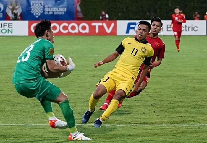 Nguyên Mạnh chiếm được xuất bắt chính sau 5 năm vắng bóng ở đội tuyển Việt Nam.