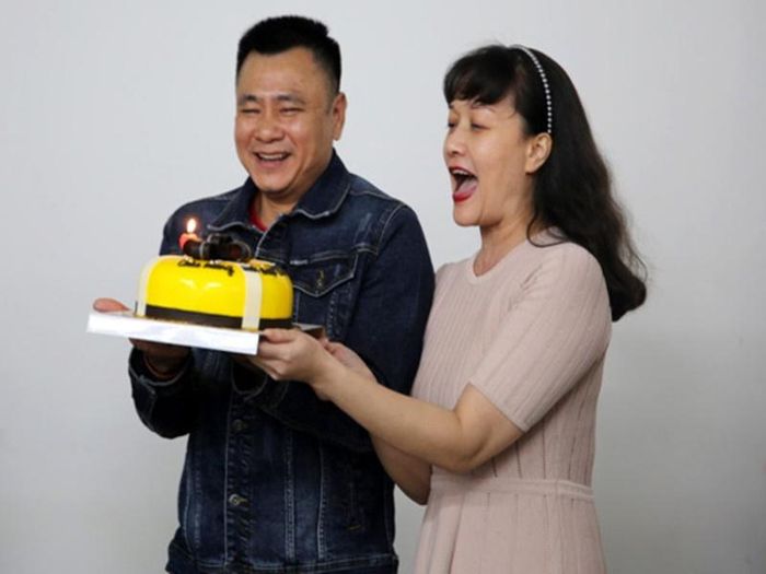 22/12 là ngày sinh nhật của Tự Long nên ê-kíp tổ chức sinh nhật cho nam nghệ sĩ. Ảnh: Vietnamnet