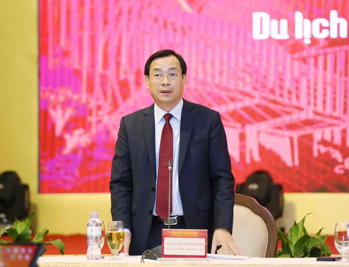 Tổng cục trưởng Tổng cục Du lịch Nguyễn Trùng Khánh thông tin tại buổi họp báo. Ảnh: VGP