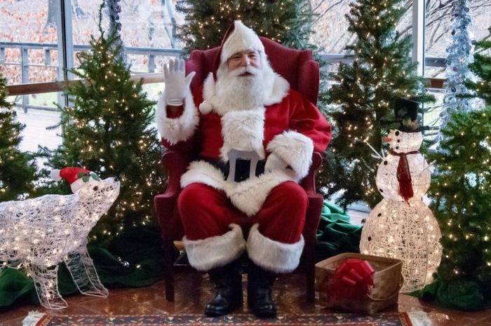 Những hợp đồng ông già Noel “béo bở” nhất thường đến từ các trung tâm thương mại hoặc công ty nhiếp ảnh lớn. 