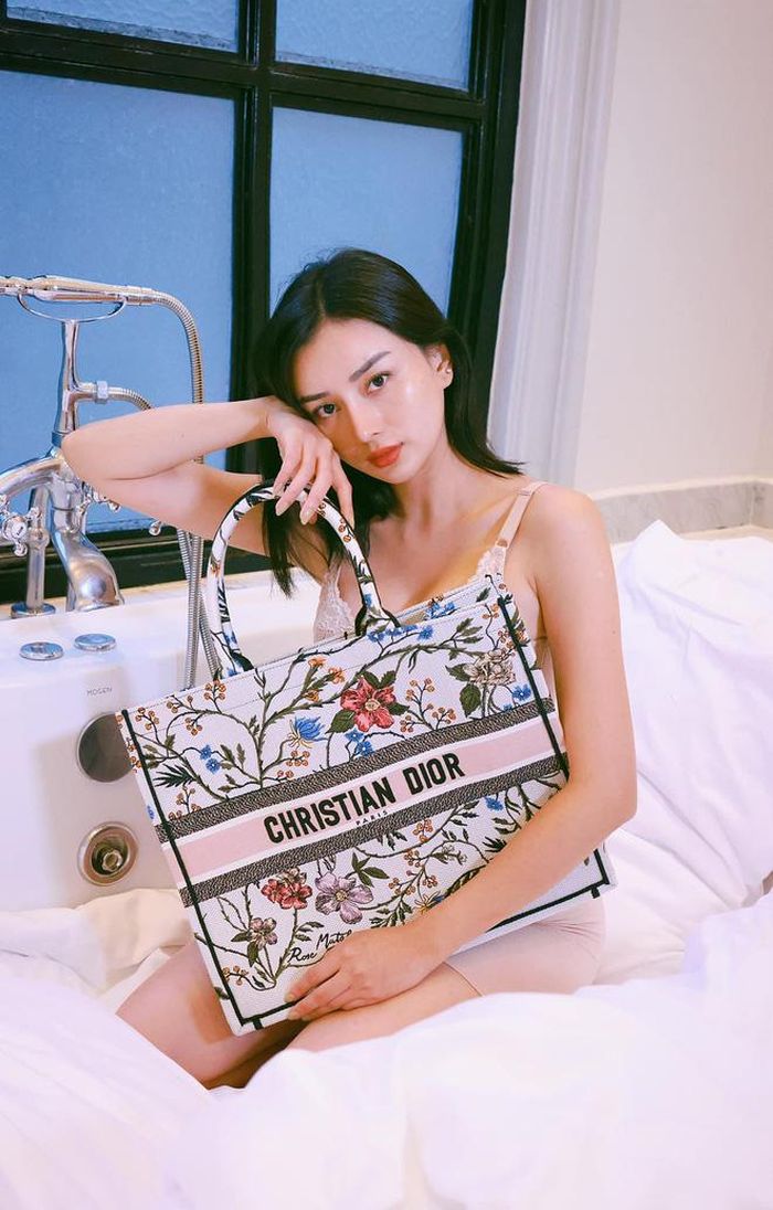 Tại Thái Lan, Angela Chu được ông xã đại gia một căn villa khoảng 230 tỷ đồng hồi tháng 5. Ảnh: FBNV