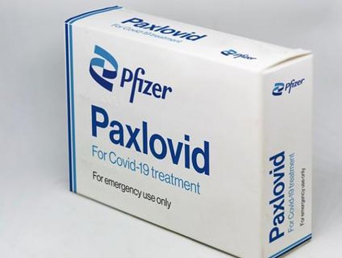 Paxlovid là loại thuốc kháng virus kê đơn đầu tiên dạng viên nén, dùng để điều trị các trường hợp nhiễm Covid-19 từ nhẹ đến trung bình. (Nguồn: Reuters)