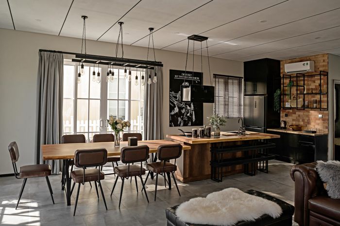  Đội ngũ thiết kế đến từ TTID thêm các chi tiết trang trí có đường nét mạnh, đồ nội thất công nghệ cao vào trong nền tảng kiến trúc cổ. 