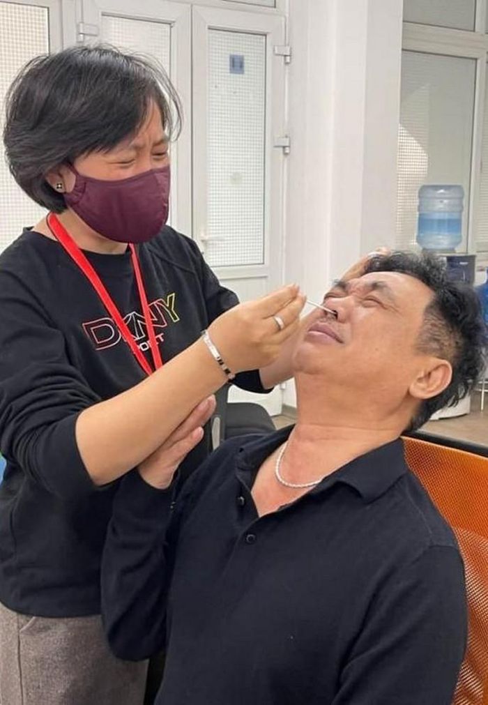Khoảnh khắc dí dỏm của "Ngọc hoàng" Quốc Khánh được NSƯT Chí Trung chia sẻ lại. 