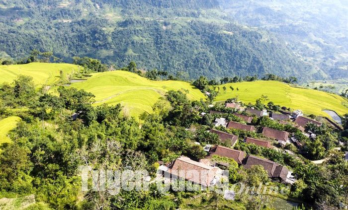 Du lịch homestay với ngôi nhà ngói âm dương truyền thống của người Dao tiền xã Hồng Thái, Na Hang hút khách.