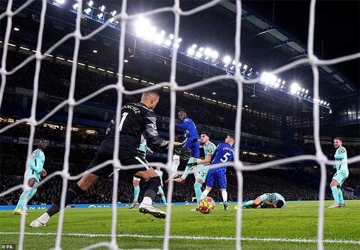 Pha đánh đầu mở tỷ số của Lukaku