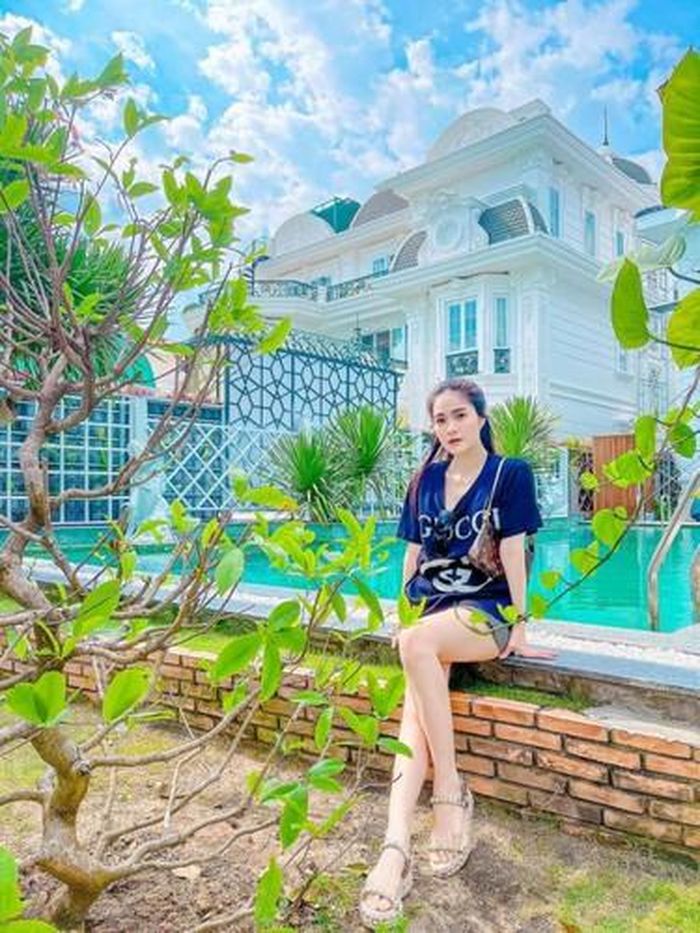 Về chung nhà không bao lâu, Di Băng và chồng đã đón chào công chúa đầu tiên chào đời, đặt tên Linh Đan (hay thường gọi là Hana). Năm 2016, cô tiếp tục sinh con gái thứ 2 tên An Nhiên (gọi ở nhà là Yuki).