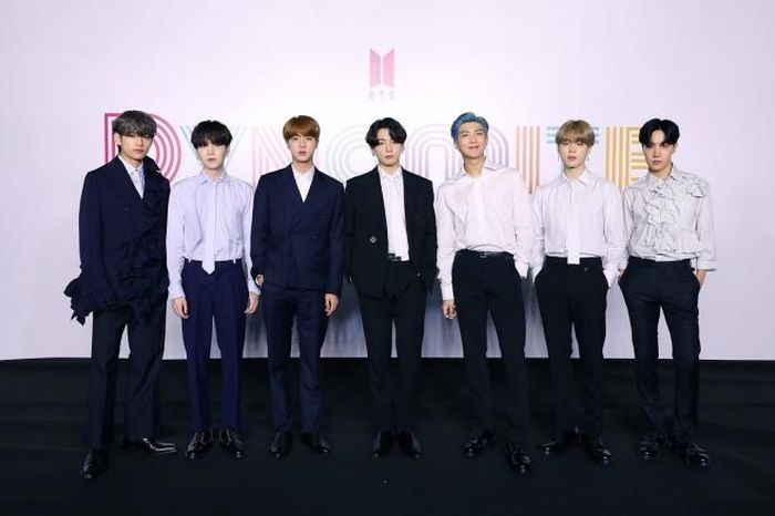 BTS tại buổi họp báo ra mắt "Dyanmite"
