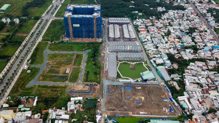 Bên cạnh chứng khoán, thị trường bất động sản cũng được dự báo tăng trưởng tích cực trong năm 2022. Ảnh: T.L.