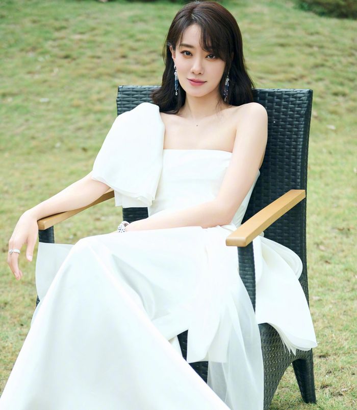 Đạt được thành công, song Trương Tiểu Phỉ cũng bị một số người nghi ngờ cô sẽ chết vai, mãi mãi là "bà mẹ quốc dân". Trong một năm qua, nữ diễn viên chưa nhận lời tham gia bộ phim lớn nào. Tuy nhiên, khi trả lời phỏng vấn của Sina, Trương Tiểu Phỉ tự tin: "Tôi không sợ mọi người gọi tôi là 'bà mẹ quốc dân' dù tôi còn trẻ. Trong tương lai, tôi sẽ có những vai diễn hay và mọi người sẽ dần quên đi danh hiệu này".