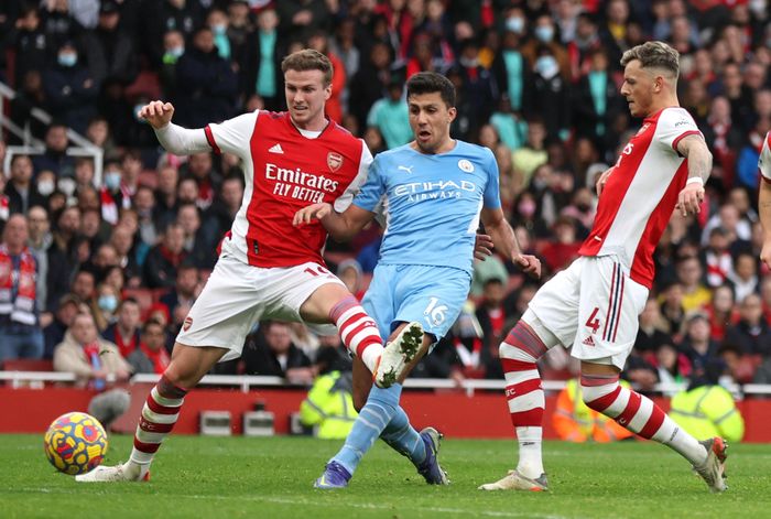 Man City được chơi hơn người từ phút 59, nhưng phải chờ đến phút 90+3 mới có bàn ấn định thắng lợi 2-1 do công của Rodri. Tiền vệ người Tây Ban Nha chớp cơ hội để xoay người dứt điểm hạ Ramsdale từ cự ly gần.