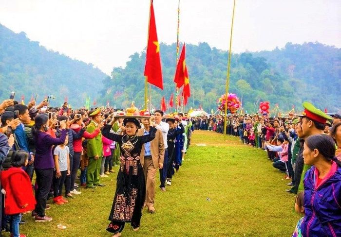 Lễ hội Lồng Tồng
