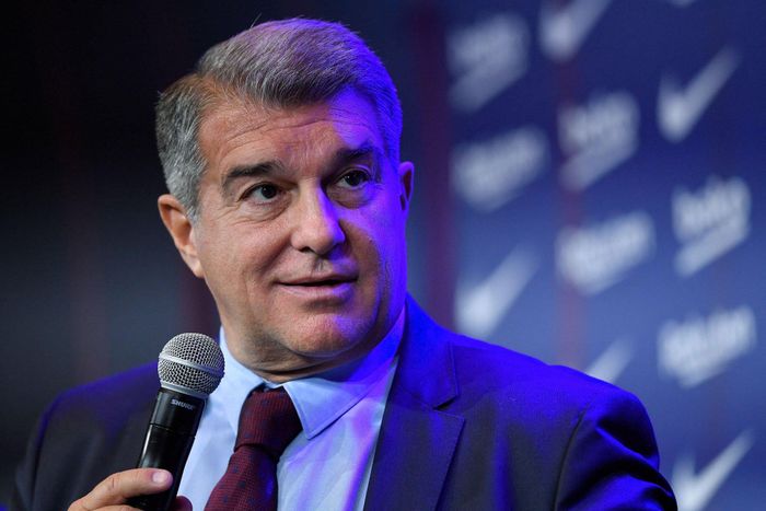 Ông Laporta biết cách tạo lợi thế cho Barca trên thị trường chuyển nhượng.