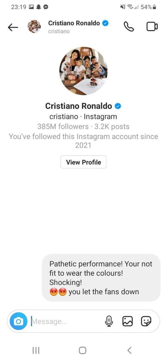 CĐV nhắn tin chỉ trích Ronaldo