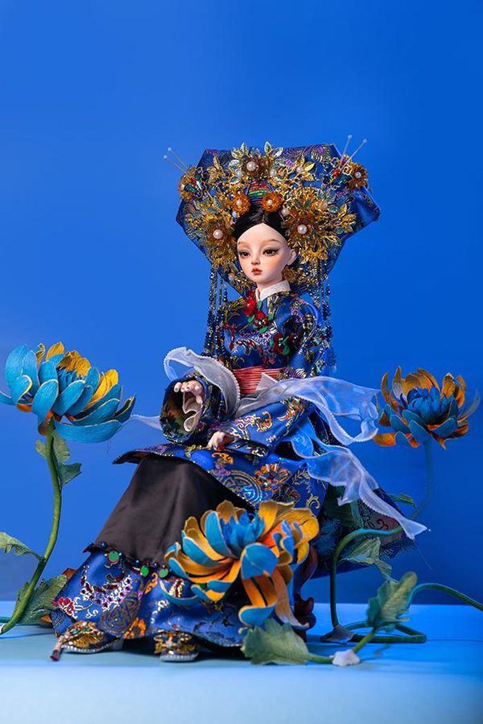 BST "Búp họa Tứ Phủ" của NTK Vân Anh Scarlet