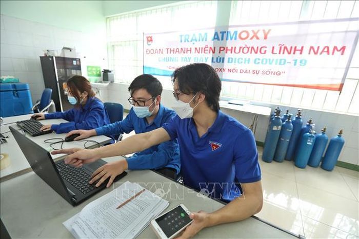 Tổ hỗ trợ theo dõi người nhiễm COVID-19 tại nhà với nòng cốt là lực lượng đoàn viên thanh niên. Tổ sẽ phân công, chia ca trực, lập số điện thoại đường dây nóng nhằm hỗ trợ 24/24 các trường hợp F0 điều trị tại nhà.