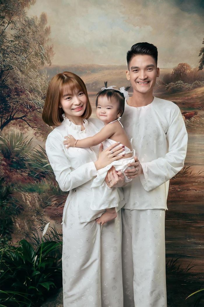 Vợ chồng Mạc Văn Khoa và con gái Minnie.