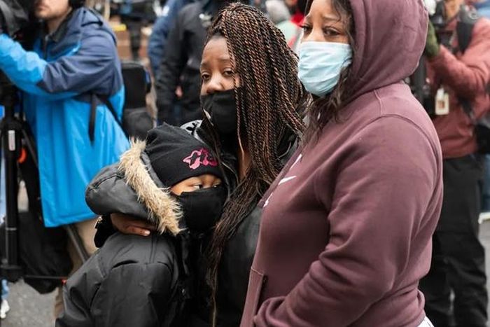 Thân nhân của những người bị nạn trong trạng thái tuyệt vọng. Nguồn: Joe lamberti / USA today. 