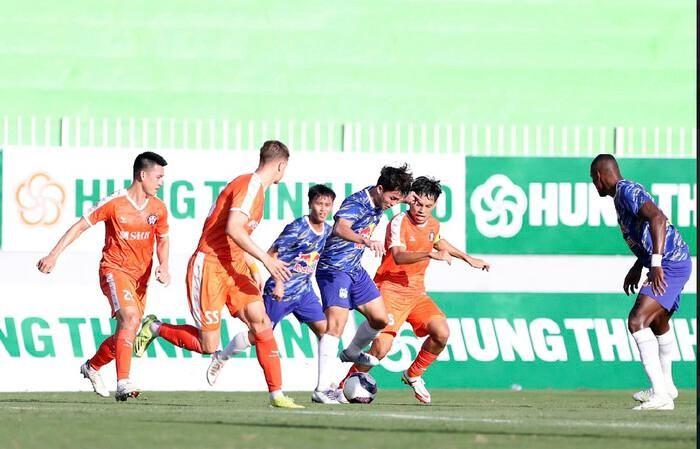 Dàn cầu thủ trẻ HAGL thắng Đà Nẵng 2-1. Ảnh: T.H