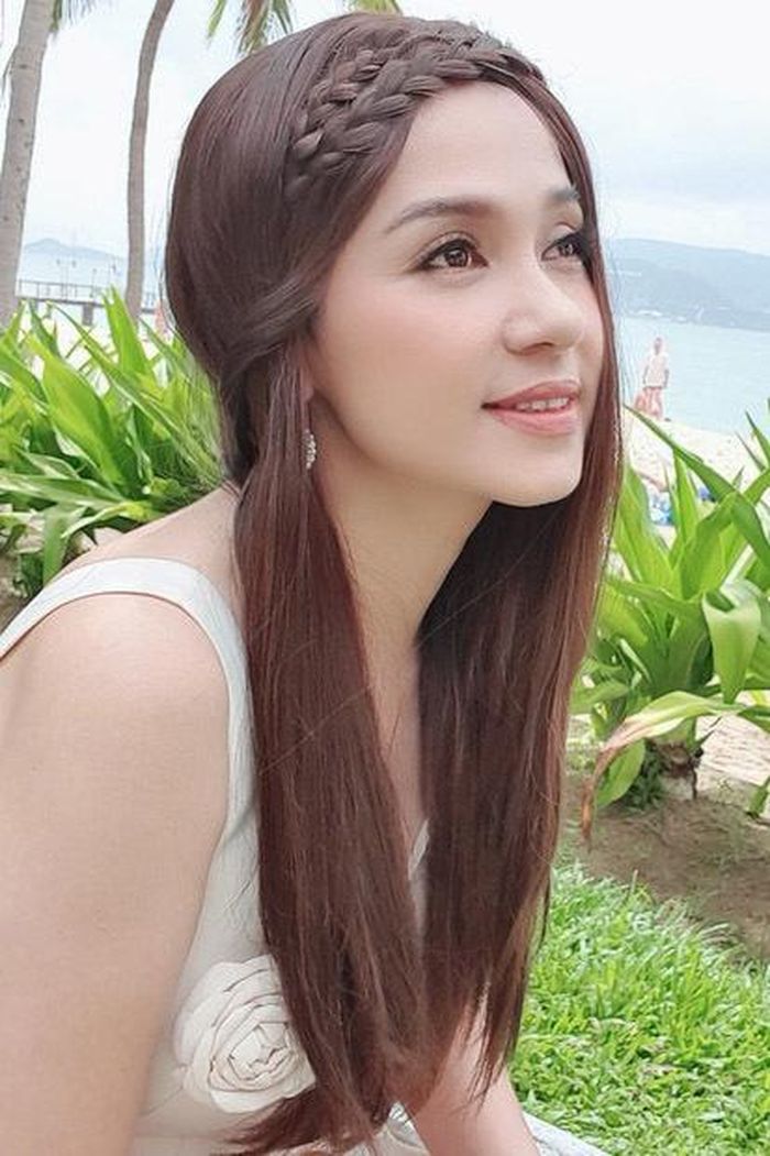 Ở tuổi 48, Việt Trinh sống một mình và hạnh phúc bên con trai. 