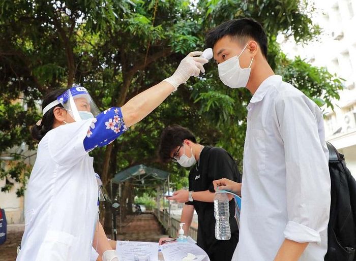 Thí sinh tham dự Kỳ thi đánh giá năng lực của Đại học Quốc gia Hà Nội năm 2021. Ảnh: Ngọc Diệp