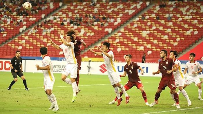 Các chân sút của Đội tuyển Việt Nam (áo trắng) vừa có một kỳ AFF Cup thất vọng. Ảnh: Thế Vũ - TTXVN