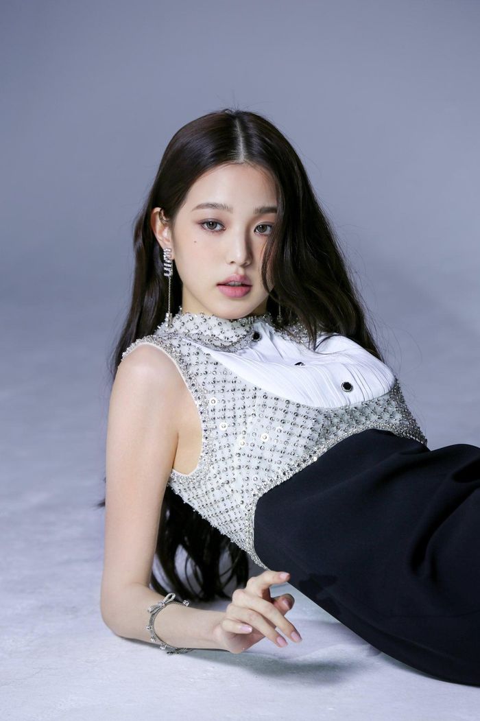 Tháng 4/2021, IZ*ONE tan rã. Jang Won Young cùng Ahn Yujin tiếp tục hoạt động tại công ty quản lý Starship Entertainment. Tháng 12/2021, Jang Won Young, Ahn Yujin cùng 4 thành viên khác ra mắt trong nhóm nhạc IVE. 