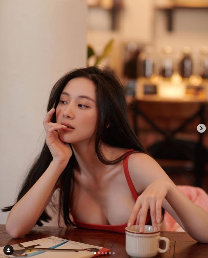 Bước sang tuổi 27, hình tượng trưởng thành, gợi cảm của "hot girl trà sữa" ngày nào nhận được nhiều lời khen từ fan. Ảnh: IGNV