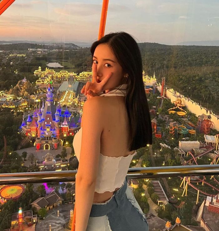 Cô nàng cũng từng công khai phẫu thuật thay đổi kích thước vòng 1.