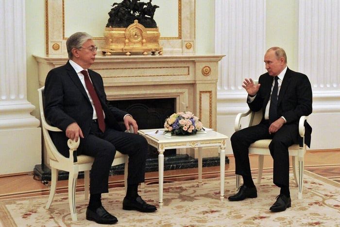  Tổng thống Nga Vladimir V. Putin hội kiến Tổng thống Kazakhstan Kassym-Jomart Tokayev vào tháng 8/2021 tại Moscow. Ảnh: Mikhael Klimentyev/New York Times. 