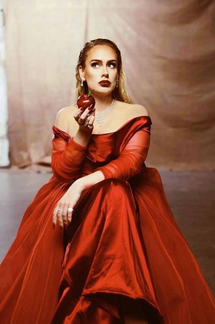Adele trong MV “Oh My God”