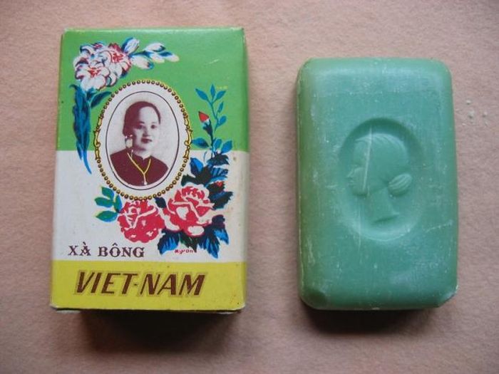 Xà phòng nhãn Việt Nam của Trương Văn Bền in hình Cô Ba cũng được liên tưởng đến con gái Thầy Thông Chánh