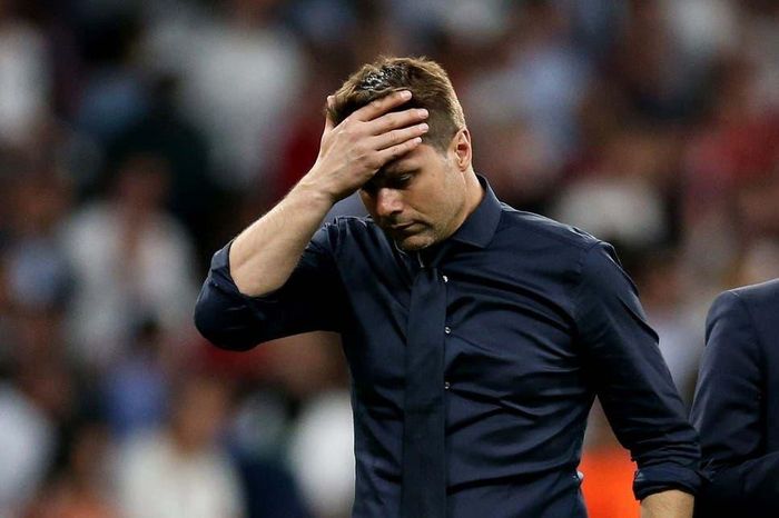HLV Pochettino cùng học trò hút chết tại sân của Lyon