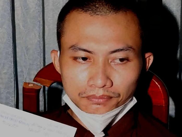 Bị can Lê Thanh Nhất Nguyên thời điểm cảnh sát nơi đặt Tịnh thất Bồng Lai.
