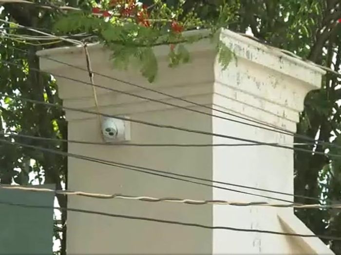 Camera 'cảnh giới' đặt tại cửa nhà - nơi đặt Tịnh thất Bồng Lai.