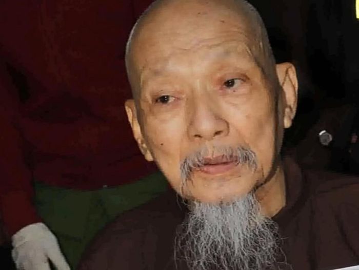 Bị can Lê Tùng Vân tại thời điểm cảnh sát khám xét Tịnh Thất Bồng lai