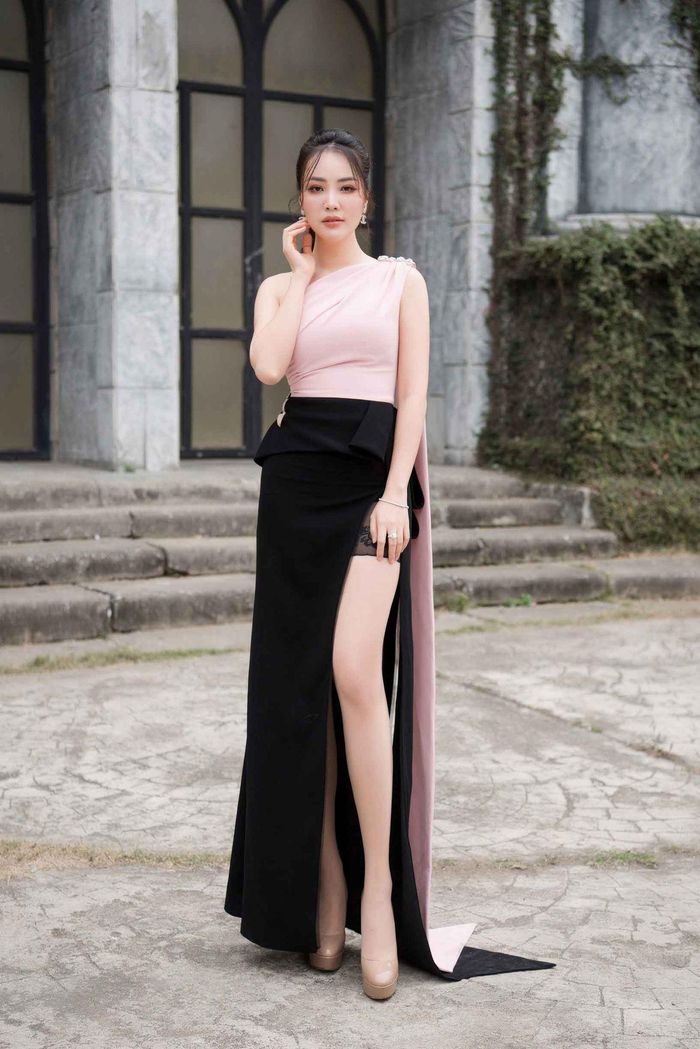 Thụy Vân thay 3 bộ trang phục trong một chương trình.