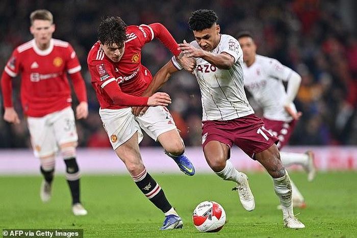 Aston Villa là đội chơi tốt hơn MU